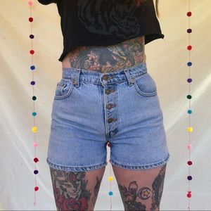 90s vintage Levi’s denim shorts